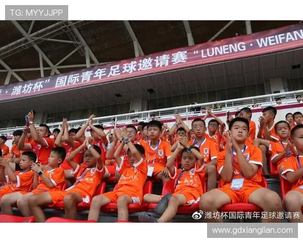 足球运动员的饮食管理与营养补充策略