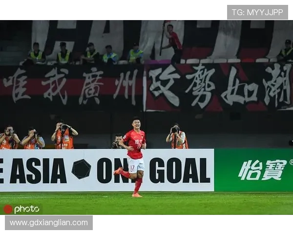 广州恒大战墨尔本胜利引球迷集体吐槽赛场表现引热议网络持续发酵中