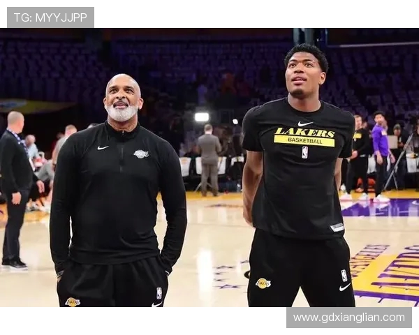 八村塁感谢汉迪教练助力三分球提升期待在新赛季展现更强实力 八村塁感谢汉迪教练助力三分球提升期待在新赛季展现更强实力