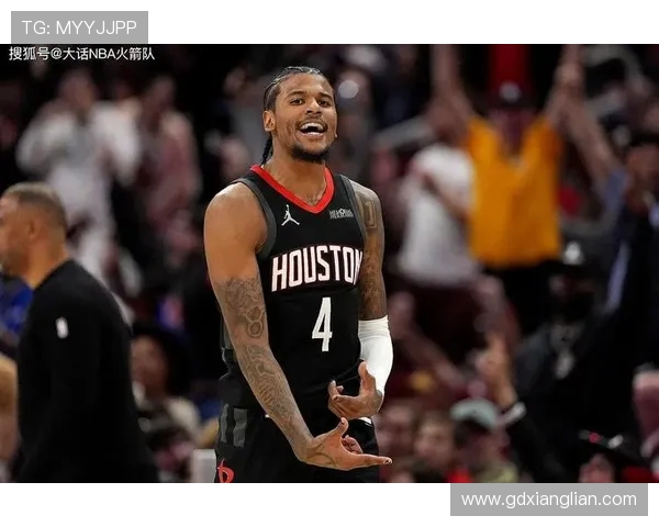 杰伦格林表现低迷全场仅得9分末节被弃用失误频繁引发争议